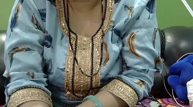 Snapshot of Housewife12 chatting on March 22, 2025, 6:25 pm Housewife12 online show from March 22, 2025, 6:25 pm