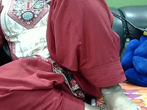 Snapshot of Housewife12 chatting on October 8, 2025, 7:28 am Housewife12 online show from October 8, 2025, 7:28 am