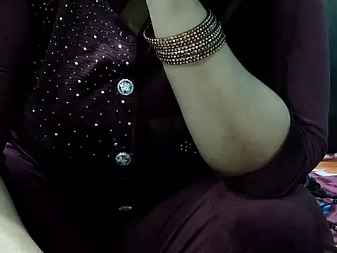 Snapshot of Housewife12 chatting on December 15, 2025, 9:02 am Housewife12 online show from December 15, 2025, 9:02 am