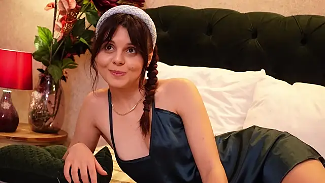 MilenaLyn online show from December 28, 2024, 6:28 am