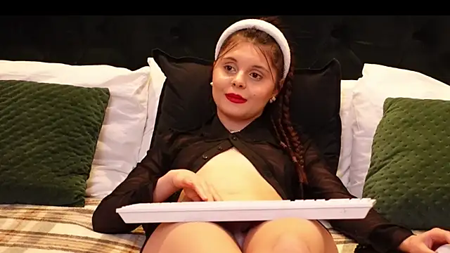 MilenaLyn online show from February 9, 2025, 12:19 pm