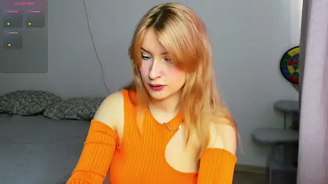 Snapshot of Sweet_white_chocolate chatting on July 7, 2026, 10:19 am Sweet white chocolate online show from July 7, 2026, 10:19 am