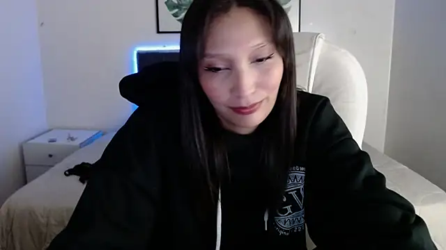 Snapshot of mia_collens chatting on December 18, 2025, 1:00 am mia collens online show from December 18, 2025, 1:00 am