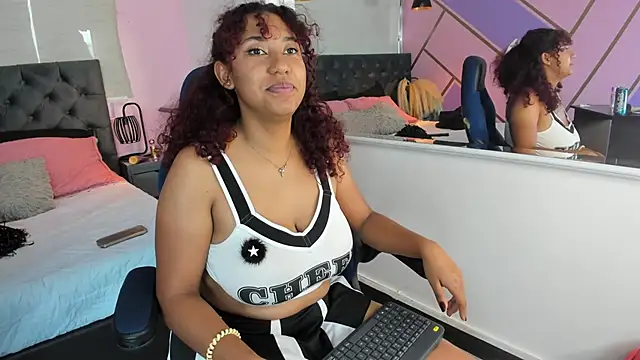 Snapshot of lauraltt chatting on January 3, 2025, 7:39 pm lauraltt online show from January 3, 2025, 7:39 pm