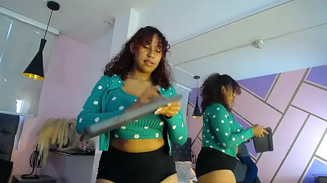 Snapshot of lauraltt chatting on January 20, 2025, 1:11 pm lauraltt online show from January 20, 2025, 1:11 pm