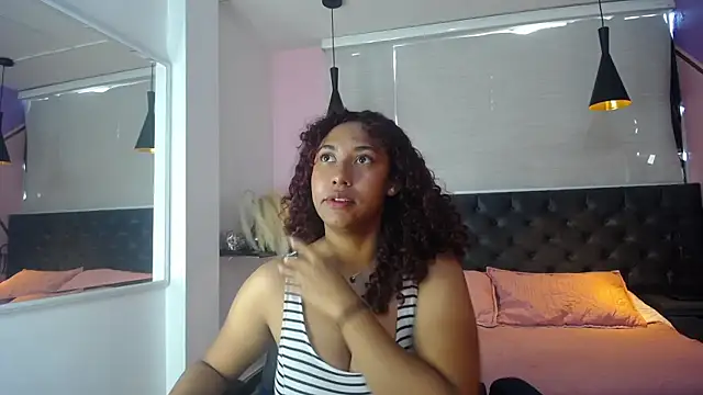 Snapshot of lauraltt chatting on February 3, 2025, 1:30 pm lauraltt online show from February 3, 2025, 1:30 pm