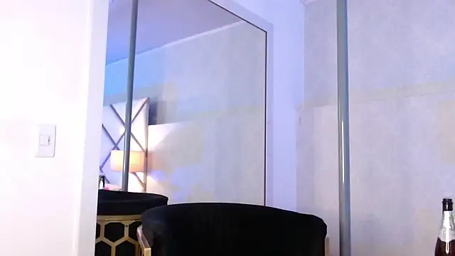 Snapshot of AmyRox_ chatting on February 18, 2025, 11:33 am AmyRox online show from February 18, 2025, 11:33 am