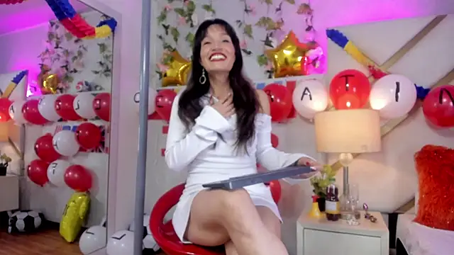 Snapshot of AmyRox_ chatting on July 17, 2026, 12:23 pm AmyRox online show from July 17, 2026, 12:23 pm