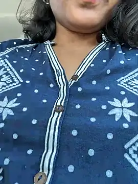 priyadevi17 online show from May 31, 2026, 6:42 am