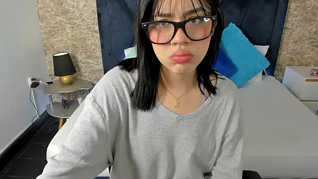 Lily Woodz online show from March 16, 2025, 12:33 pm