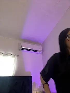 Snapshot of Lily_Woodz chatting on July 1, 2026, 7:13 pm Lily Woodz online show from July 1, 2026, 7:13 pm