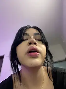 Snapshot of Lily_Woodz chatting on July 6, 2026, 7:27 pm Lily Woodz online show from July 6, 2026, 7:27 pm