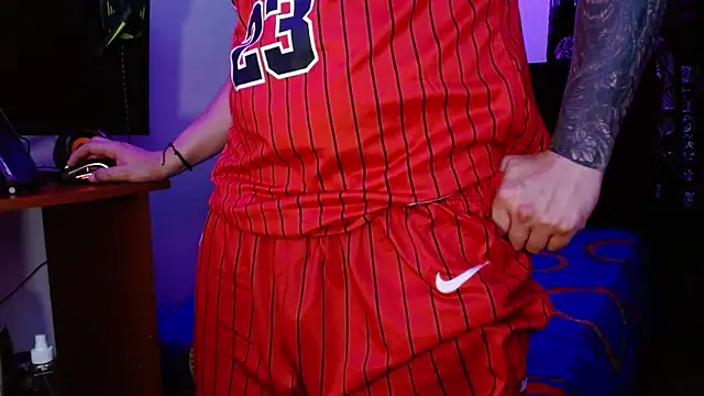 miia-liiam online show from February 6, 2026, 5:56 am