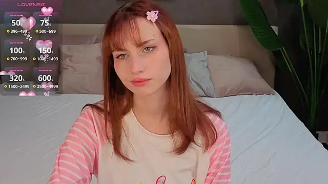 Snapshot of Mollly_Rouge chatting on October 8, 2025, 1:14 am Mollly Rouge online show from October 8, 2025, 1:14 am