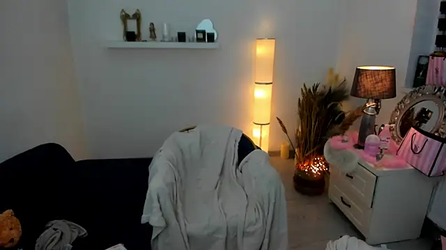 Aileen Stone online show from February 17, 2025, 8:04 pm