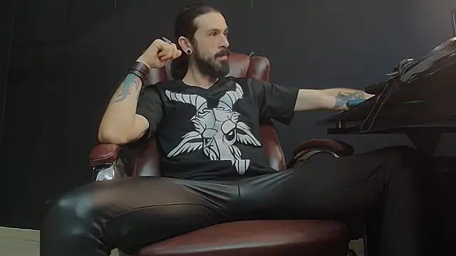 Snapshot of AxelColton chatting on January 9, 2025, 6:17 am AxelColton online show from January 9, 2025, 6:17 am