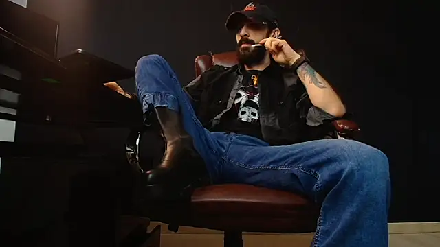 Snapshot of AxelColton chatting on January 15, 2025, 7:26 am AxelColton online show from January 15, 2025, 7:26 am