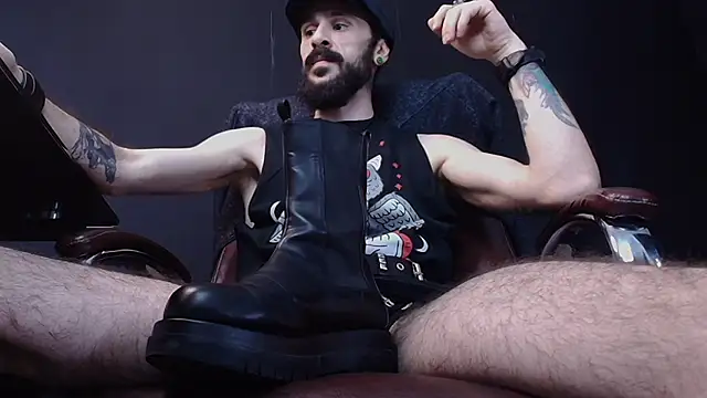 Snapshot of AxelColton chatting on January 29, 2025, 12:35 pm AxelColton online show from January 29, 2025, 12:35 pm