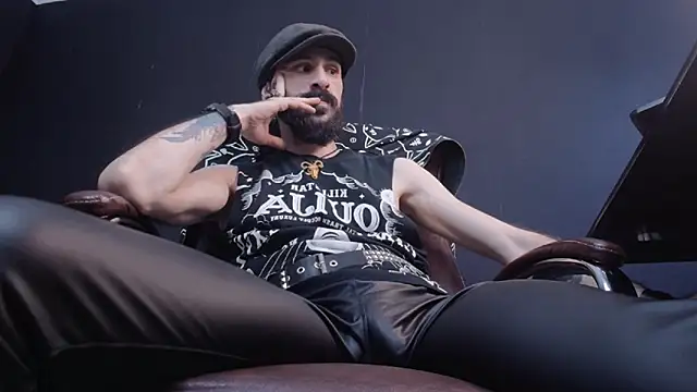 Snapshot of AxelColton chatting on February 4, 2025, 12:33 pm AxelColton online show from February 4, 2025, 12:33 pm