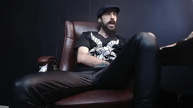 Snapshot of AxelColton chatting on February 16, 2025, 9:48 am AxelColton online show from February 16, 2025, 9:48 am