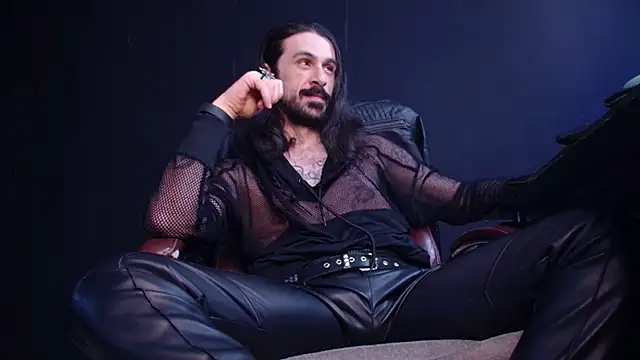 Snapshot of AxelColton chatting on October 25, 2025, 10:23 am AxelColton online show from October 25, 2025, 10:23 am