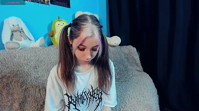 Snapshot of _Mindy_ chatting on January 8, 2025, 6:09 am Mindy online show from January 8, 2025, 6:09 am