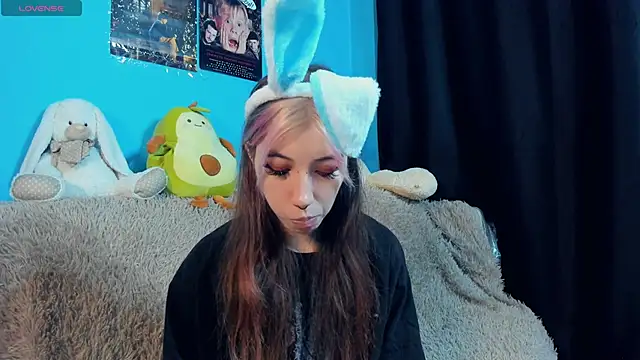 Snapshot of _Mindy_ chatting on January 12, 2025, 5:45 am Mindy online show from January 12, 2025, 5:45 am