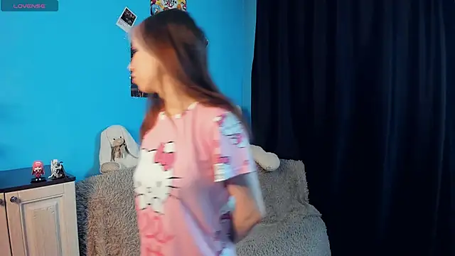 Snapshot of _Mindy_ chatting on January 19, 2025, 1:32 am Mindy online show from January 19, 2025, 1:32 am