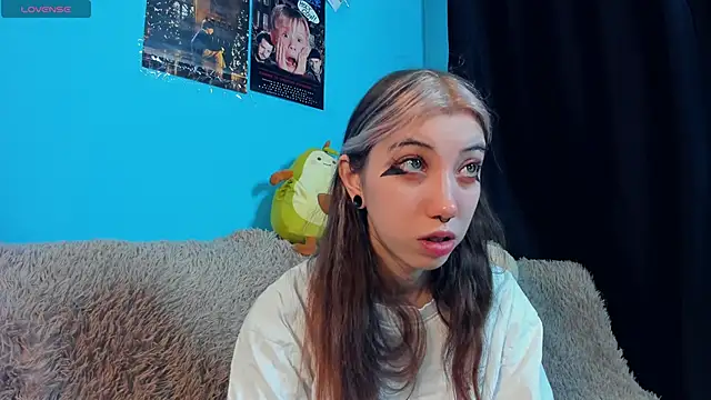 Snapshot of _Mindy_ chatting on February 8, 2025, 1:00 am Mindy online show from February 8, 2025, 1:00 am