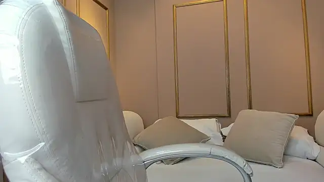 PerlaPreciosa online show from September 19, 2025, 4:03 am