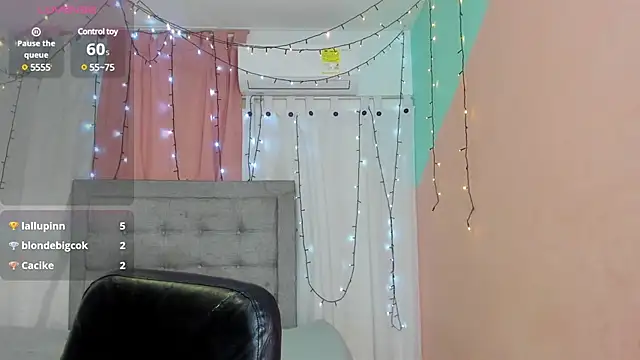 Snapshot of dani-lue chatting on January 17, 2025, 12:10 pm dani-lue online show from January 17, 2025, 12:10 pm