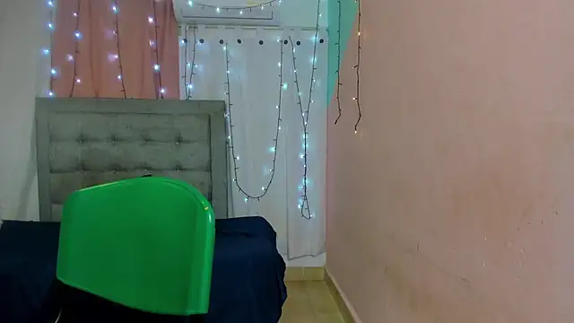 Snapshot of dani-lue chatting on January 25, 2025, 11:44 am dani-lue online show from January 25, 2025, 11:44 am