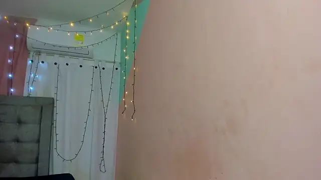 Snapshot of dani-lue chatting on January 26, 2025, 12:11 pm dani-lue online show from January 26, 2025, 12:11 pm