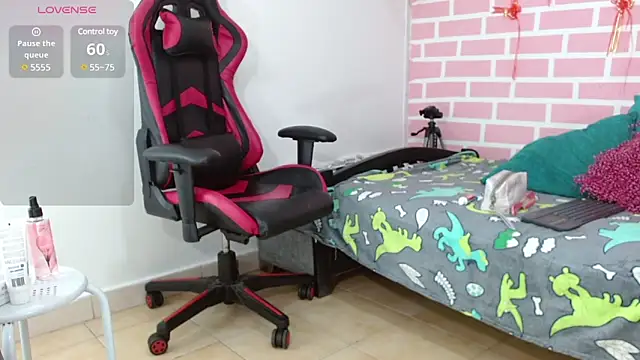 Snapshot of dani-lue chatting on February 16, 2025, 12:21 pm dani-lue online show from February 16, 2025, 12:21 pm