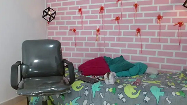 Snapshot of dani-lue chatting on February 23, 2025, 12:27 pm dani-lue online show from February 23, 2025, 12:27 pm