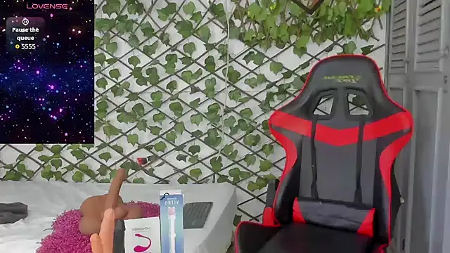 Snapshot of dani-lue chatting on November 14, 2025, 12:48 pm dani-lue online show from November 14, 2025, 12:48 pm