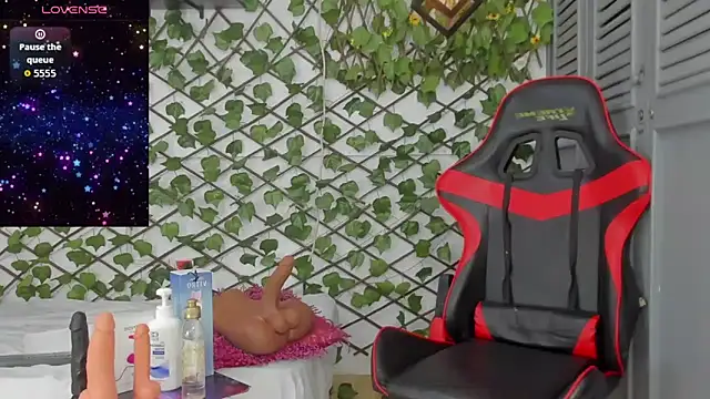 Snapshot of dani-lue chatting on November 15, 2025, 1:07 pm dani-lue online show from November 15, 2025, 1:07 pm