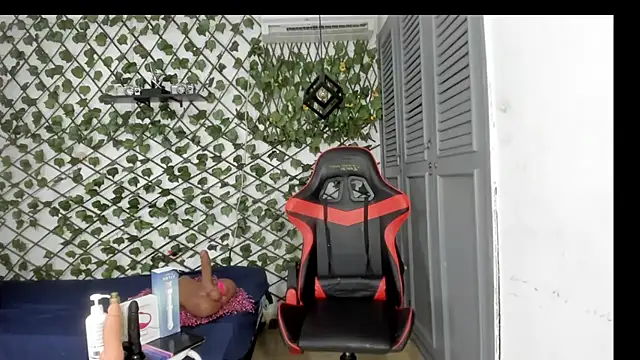 Snapshot of dani-lue chatting on November 22, 2025, 1:10 pm dani-lue online show from November 22, 2025, 1:10 pm