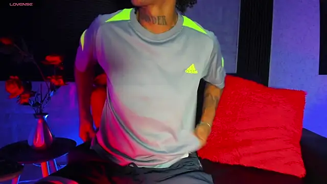 Snapshot of JhonyMiller_ chatting on September 29, 2025, 8:02 pm JhonyMiller online show from September 29, 2025, 8:02 pm