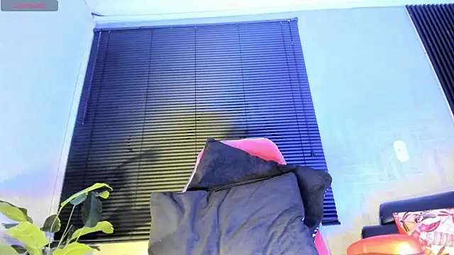 Snapshot of JhonyMiller_ chatting on November 12, 2025, 7:57 pm JhonyMiller online show from November 12, 2025, 7:57 pm