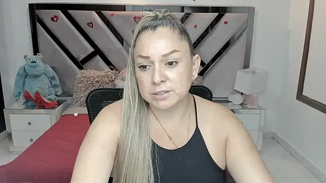 Snapshot of natalia5560 chatting on November 1, 2025, 1:24 pm natalia5560 online show from November 1, 2025, 1:24 pm