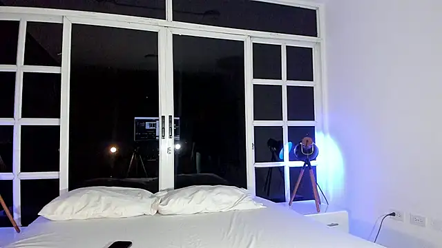 loladupont online show from July 27, 2026, 3:13 am