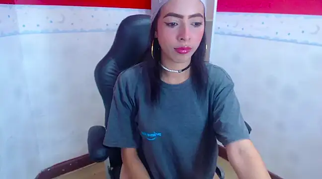 Snapshot of Crystal_Walls chatting on December 19, 2024, 7:07 pm Crystal Walls online show from December 19, 2024, 7:07 pm