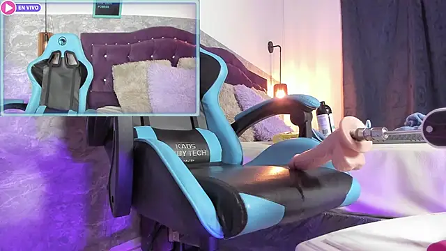 Snapshot of Little_lili19 chatting on January 23, 2025, 12:14 am Little lili19 online show from January 23, 2025, 12:14 am