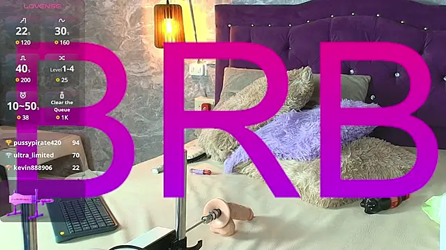 Snapshot of Little_lili19 chatting on February 14, 2025, 11:31 pm Little lili19 online show from February 14, 2025, 11:31 pm