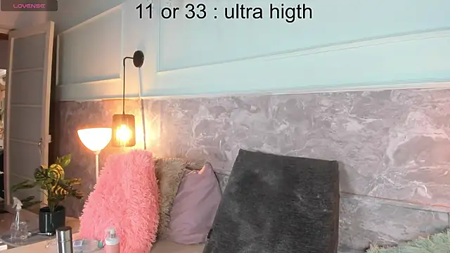 Little lili19 online show from April 24, 2026, 8:22 pm