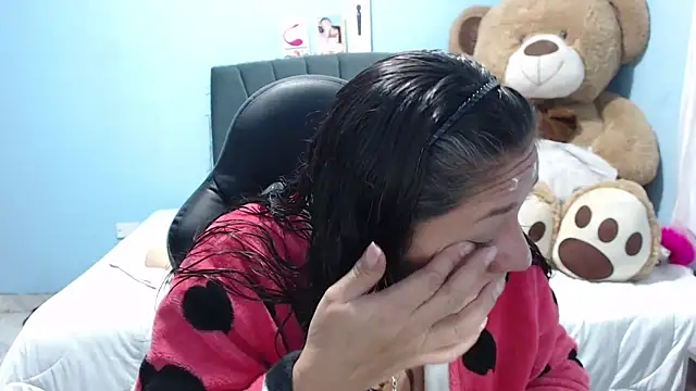 Snapshot of AngelRouss chatting on September 27, 2025, 10:37 pm AngelRouss online show from September 27, 2025, 10:37 pm