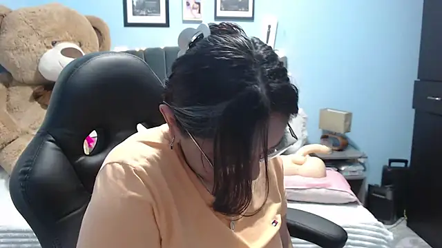 Snapshot of AngelRouss chatting on October 31, 2025, 3:18 am AngelRouss online show from October 31, 2025, 3:18 am