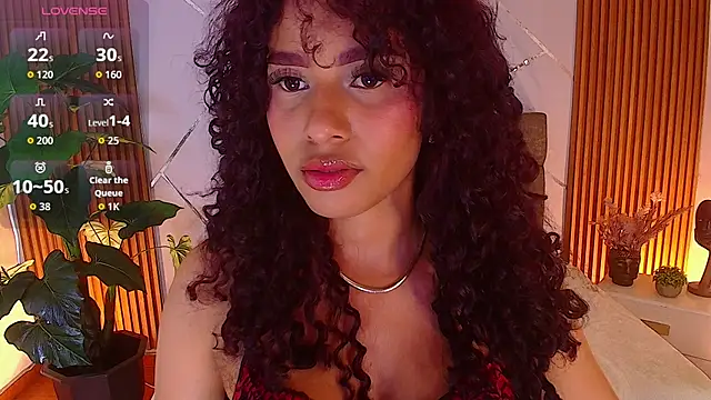 Snapshot of charlottee_white chatting on May 4, 2026, 10:28 pm charlottee white online show from May 4, 2026, 10:28 pm