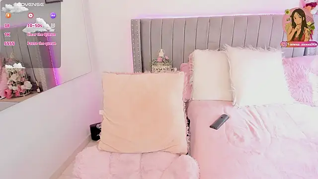 Snapshot of vanesa_moon__ chatting on May 17, 2026, 3:19 pm vanesa moon online show from May 17, 2026, 3:19 pm